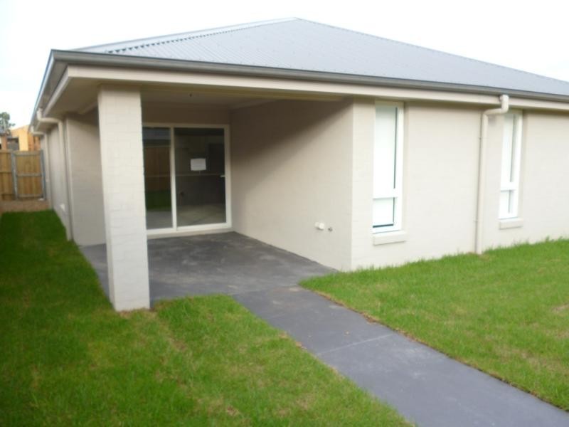 13 Loch Ave, Glenmore Park NSW 2745