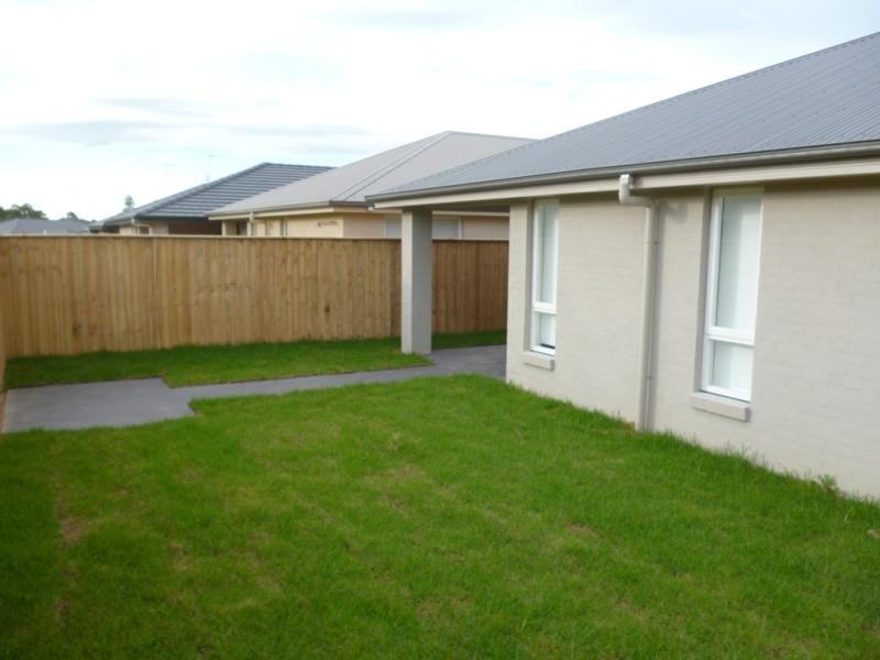 13 Loch Ave, Glenmore Park NSW 2745