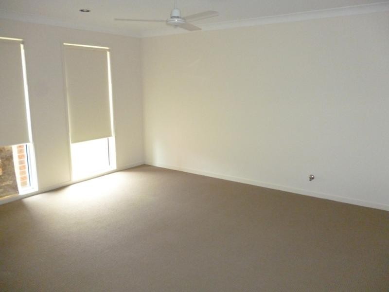 14 Tall Trees Dr, Glenmore Park NSW 2745