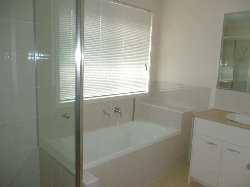 14 Tall Trees Dr, Glenmore Park NSW 2745