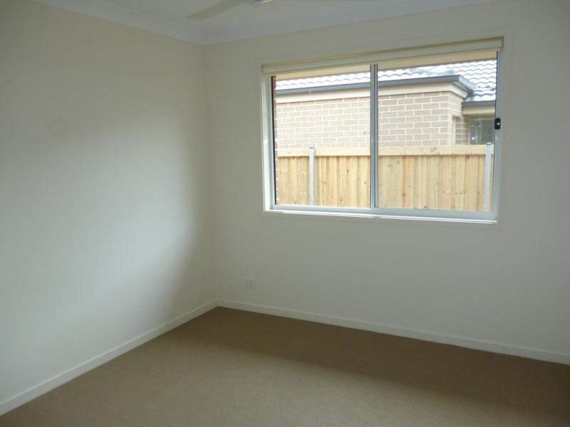 14 Tall Trees Dr, Glenmore Park NSW 2745