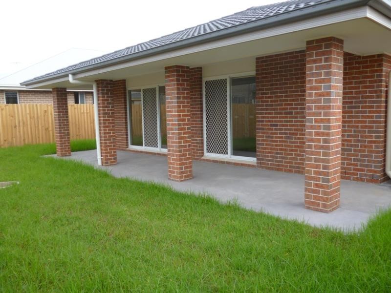 14 Tall Trees Dr, Glenmore Park NSW 2745