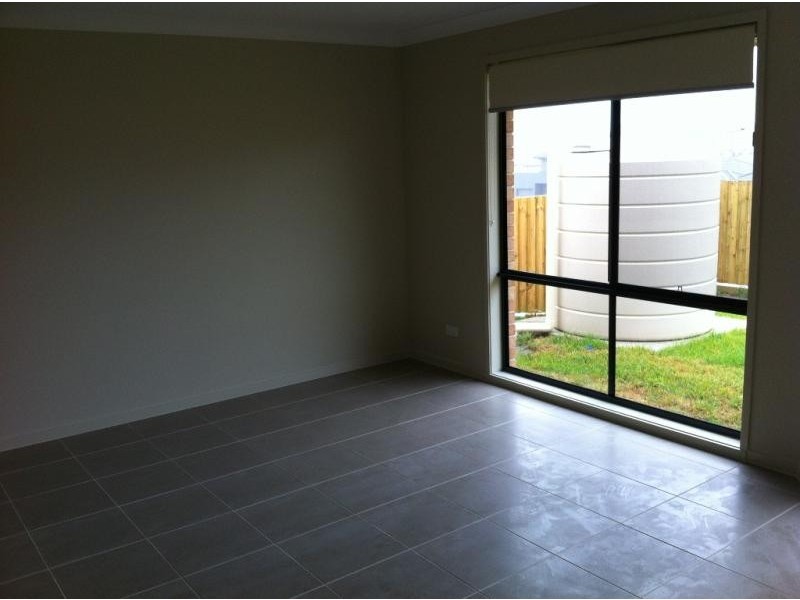 15 Blue View Tce, Glenmore Park NSW 2745