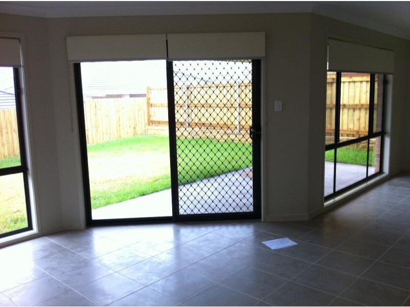 15 Blue View Tce, Glenmore Park NSW 2745