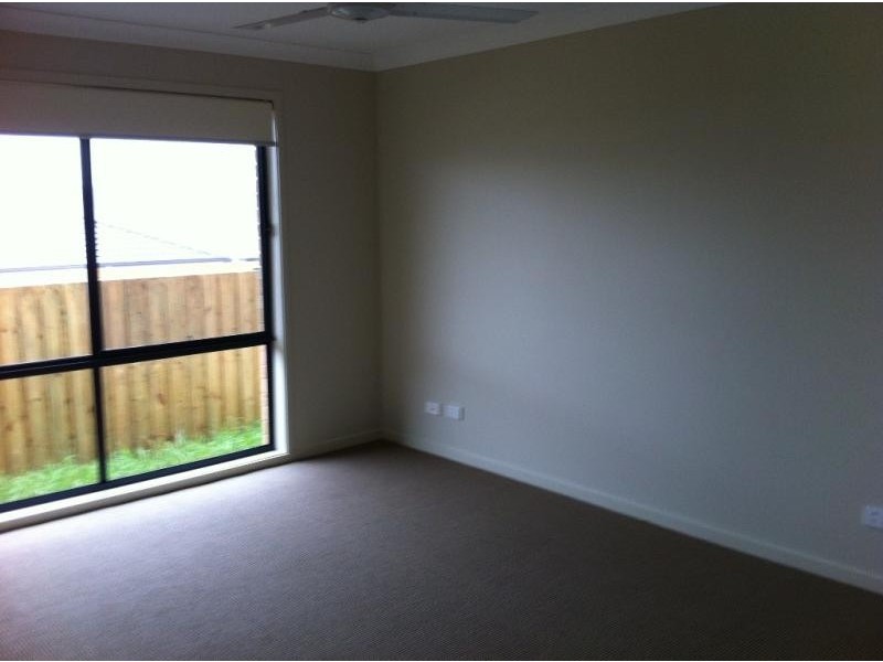 15 Blue View Tce, Glenmore Park NSW 2745