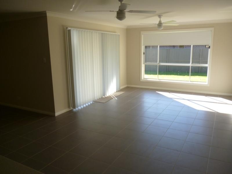 4 Marshall Ave, Ropes Crossing NSW 2760