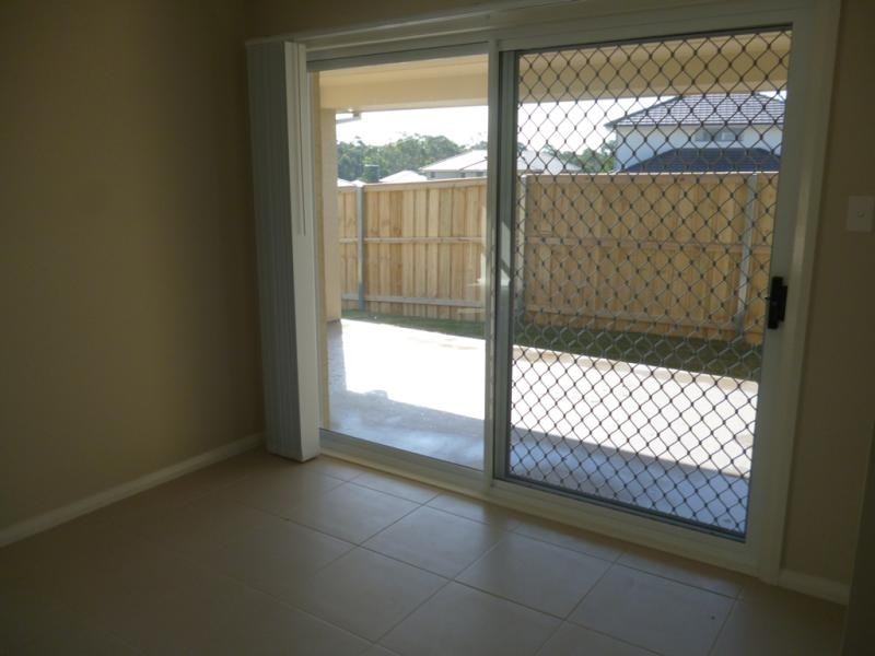 11 McGuire Cres, Ingleburn NSW 2565