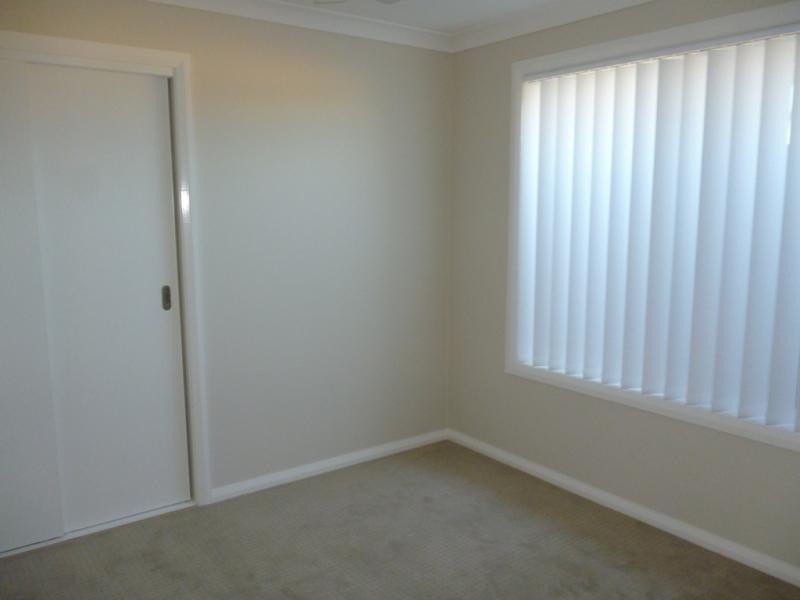 11 McGuire Cres, Ingleburn NSW 2565