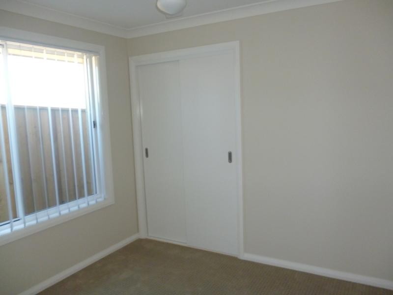 11 McGuire Cres, Ingleburn NSW 2565