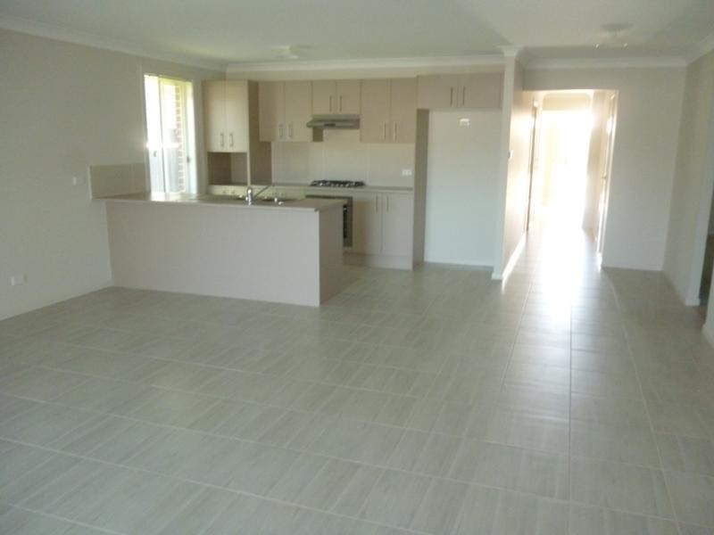 20 Foothills Tce, Glenmore Park NSW 2745