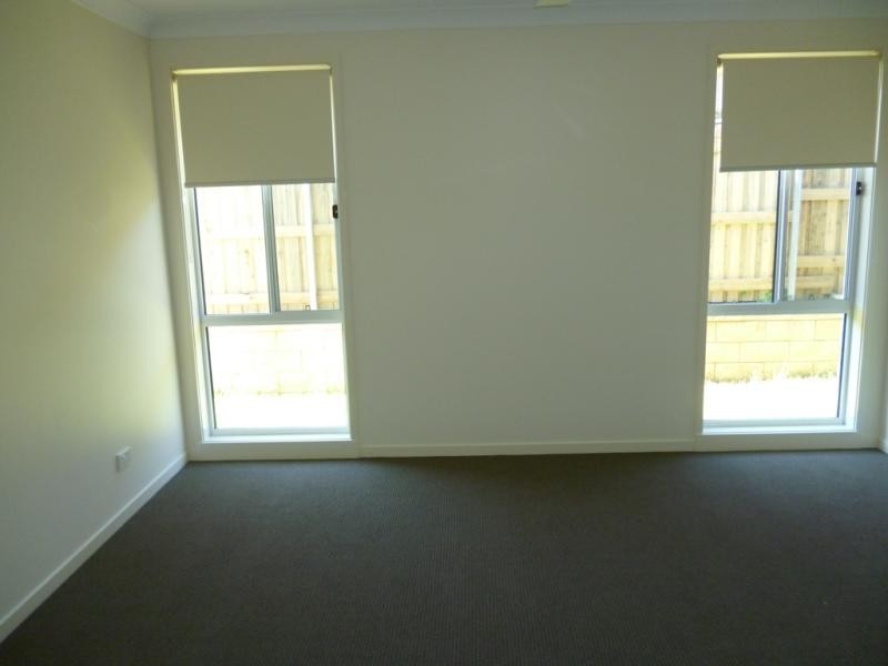 21 Blue View Tce, Glenmore Park NSW 2745