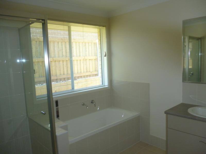 21 Blue View Tce, Glenmore Park NSW 2745