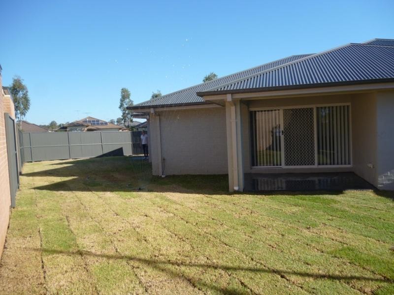 6 Stringybark Rd, Ropes Crossing NSW 2760