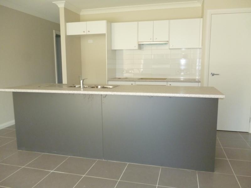 8 Marshall Ave, Ropes Crossing NSW 2760