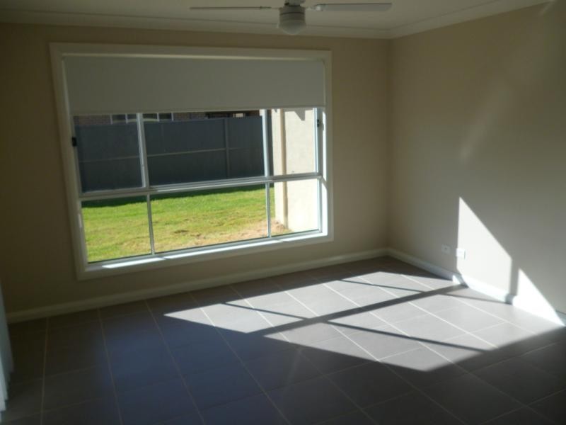 8 Marshall Ave, Ropes Crossing NSW 2760