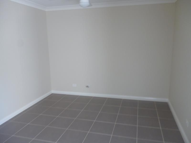 8 Marshall Ave, Ropes Crossing NSW 2760