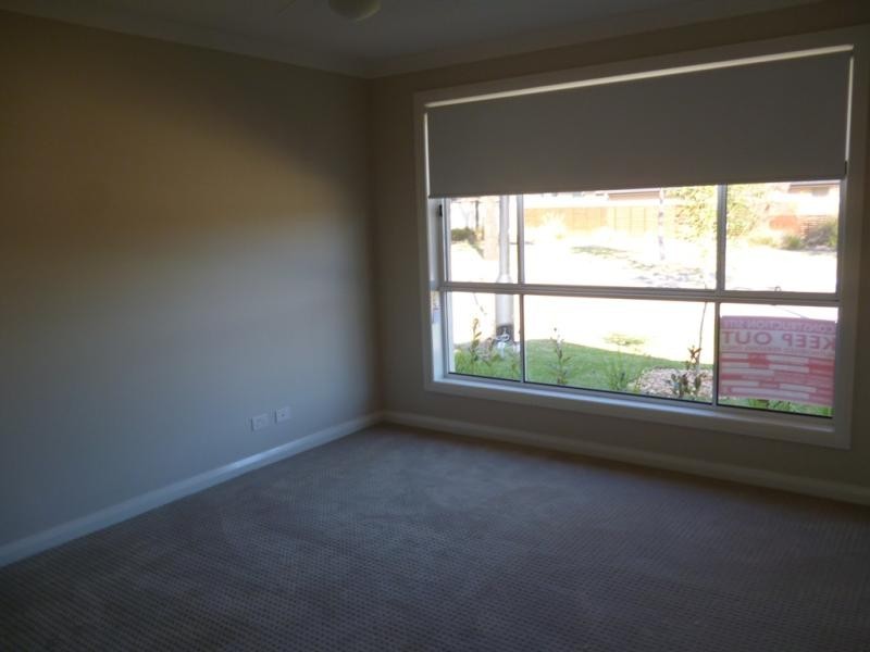 8 Marshall Ave, Ropes Crossing NSW 2760