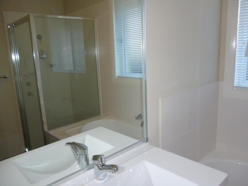 8 Marshall Ave, Ropes Crossing NSW 2760