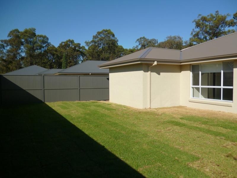 8 Marshall Ave, Ropes Crossing NSW 2760