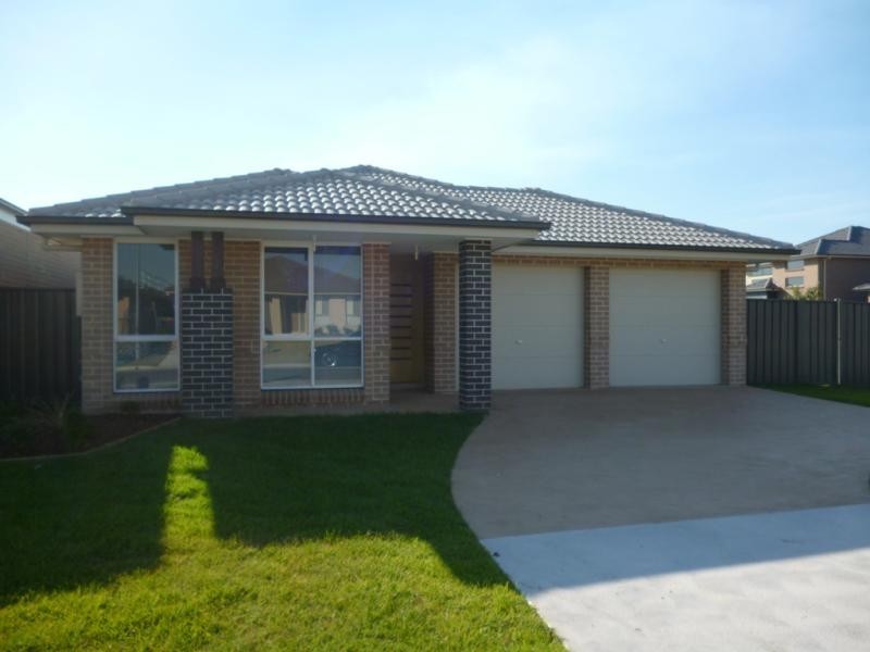 13 Crossley Ave, Glenmore Park NSW 2745