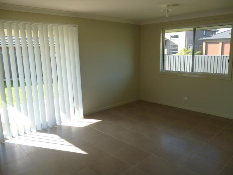 13 Crossley Ave, Glenmore Park NSW 2745