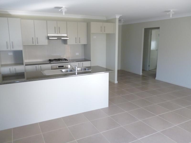 13 Crossley Ave, Glenmore Park NSW 2745