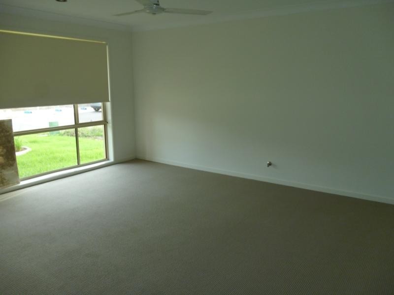 12 Tall Trees Dr, Glenmore Park NSW 2745