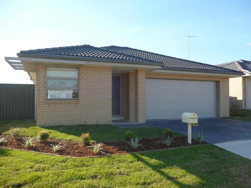 1 Blue View Tce, Glenmore Park NSW 2745