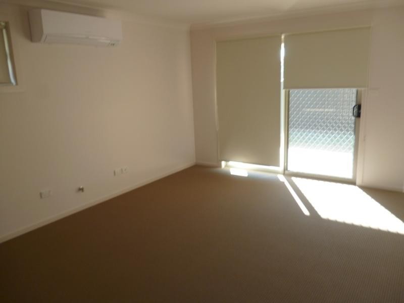 1 Blue View Tce, Glenmore Park NSW 2745