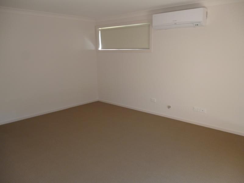 1 Blue View Tce, Glenmore Park NSW 2745