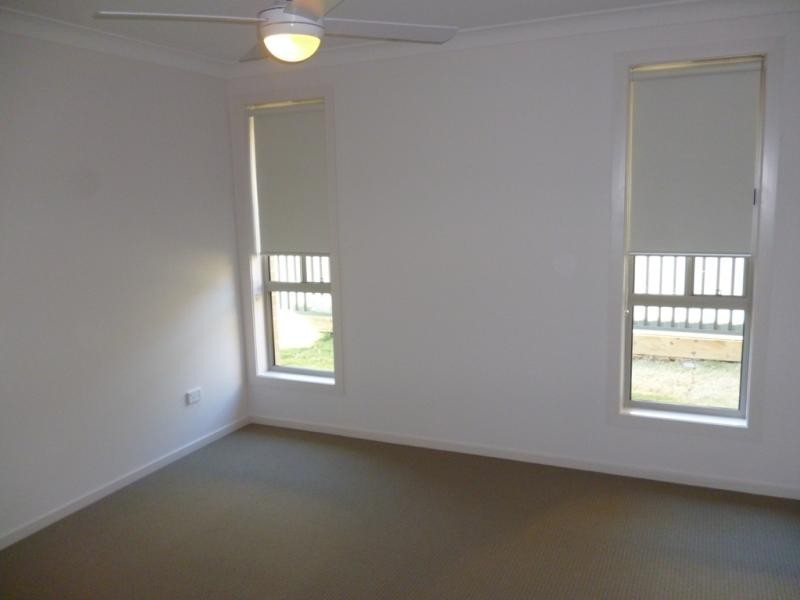 1 Blue View Tce, Glenmore Park NSW 2745
