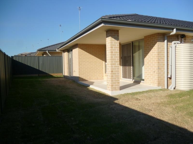 1 Blue View Tce, Glenmore Park NSW 2745