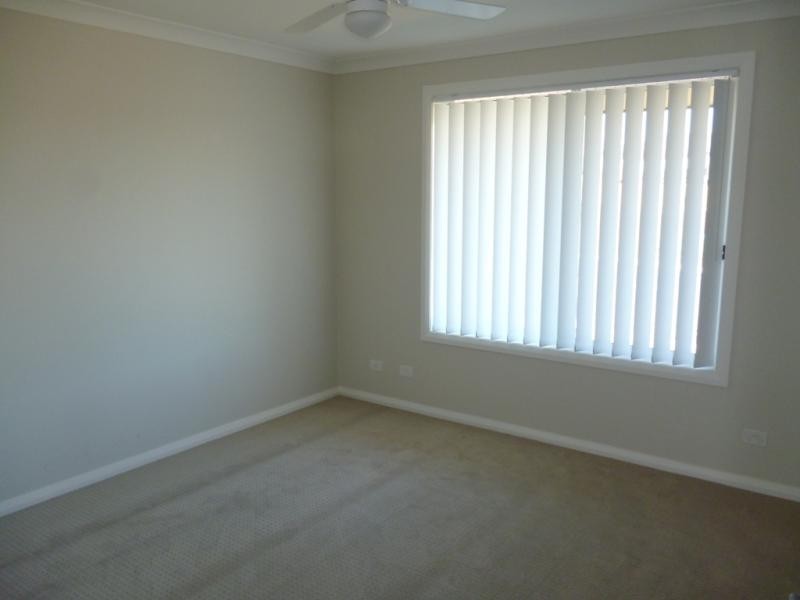 7 McGuire Cres, Ingleburn NSW 2565
