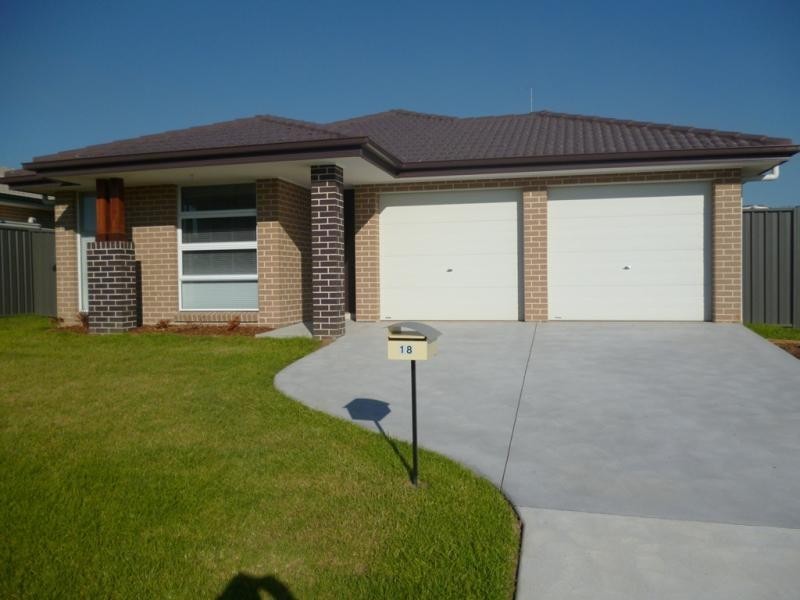 18 Foothills Tce, Glenmore Park NSW 2745