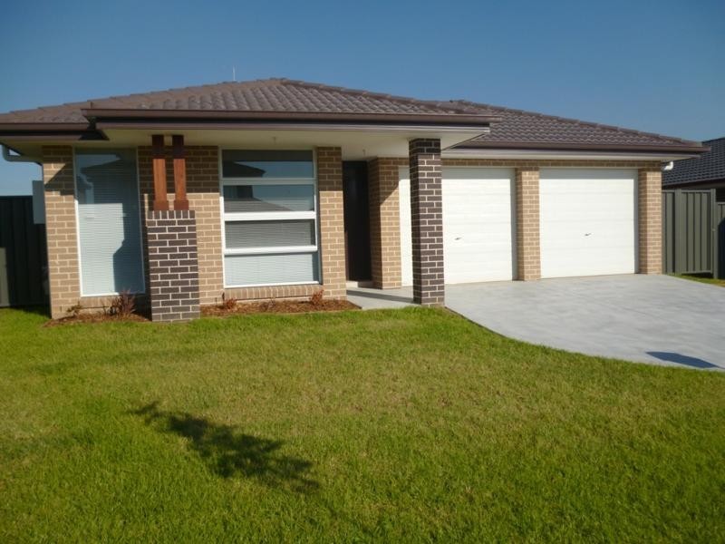 18 Foothills Tce, Glenmore Park NSW 2745