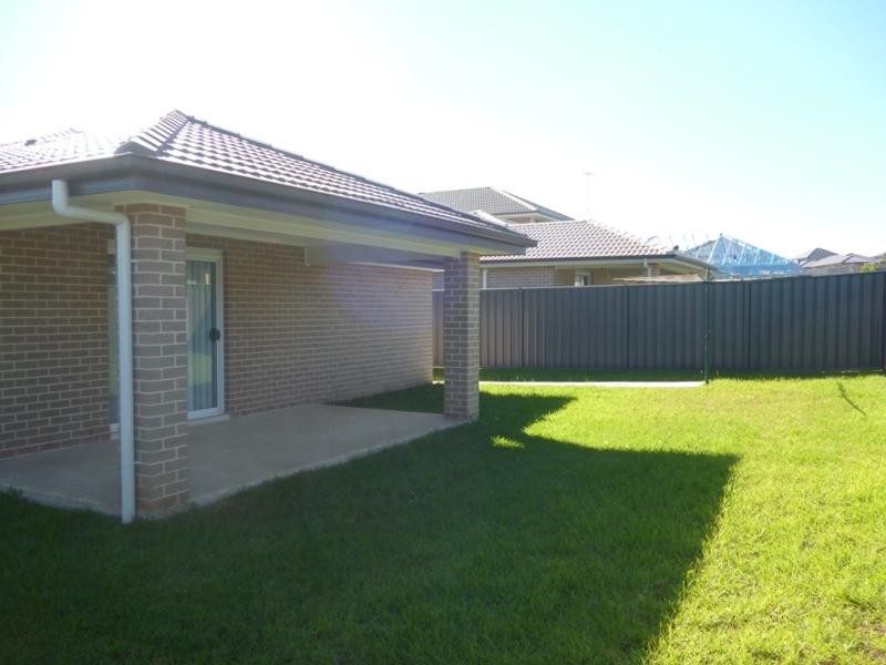 18 Foothills Tce, Glenmore Park NSW 2745