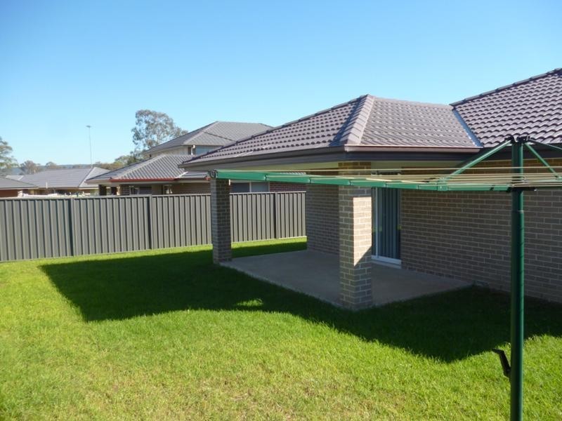 18 Foothills Tce, Glenmore Park NSW 2745