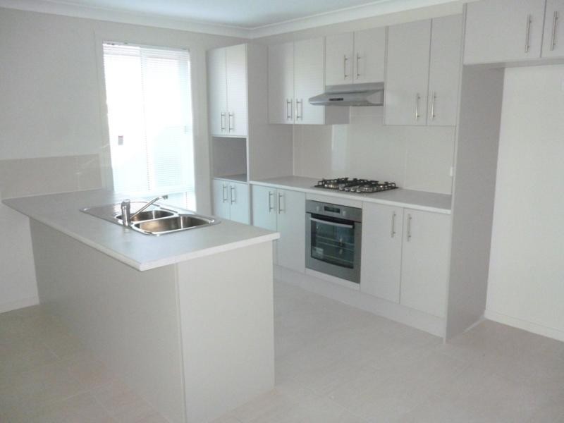 18 Foothills Tce, Glenmore Park NSW 2745