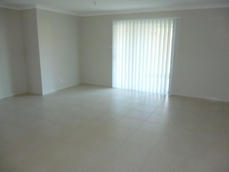 18 Foothills Tce, Glenmore Park NSW 2745