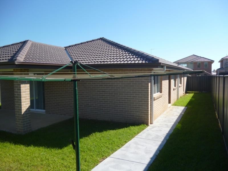 18 Foothills Tce, Glenmore Park NSW 2745