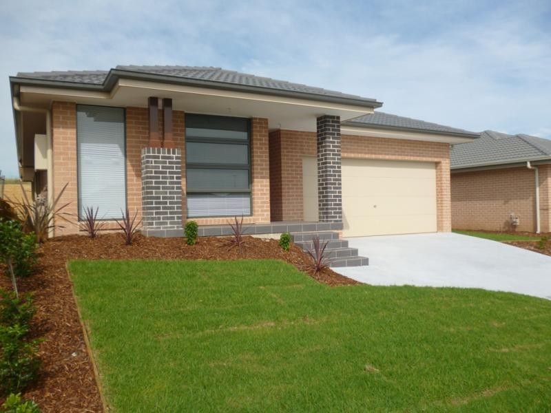 6 Foothills Tce, Glenmore Park NSW 2745