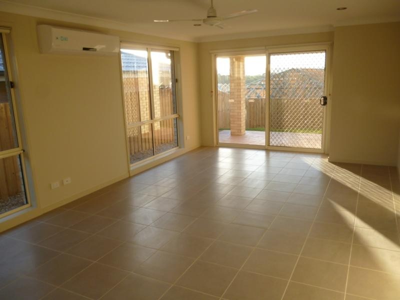 27 Blue View Tce, Glenmore Park NSW 2745