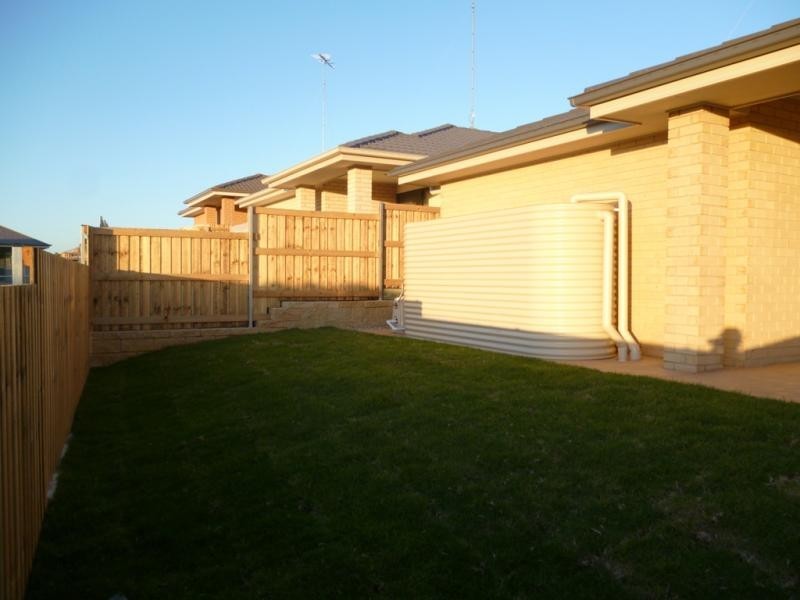 27 Blue View Tce, Glenmore Park NSW 2745