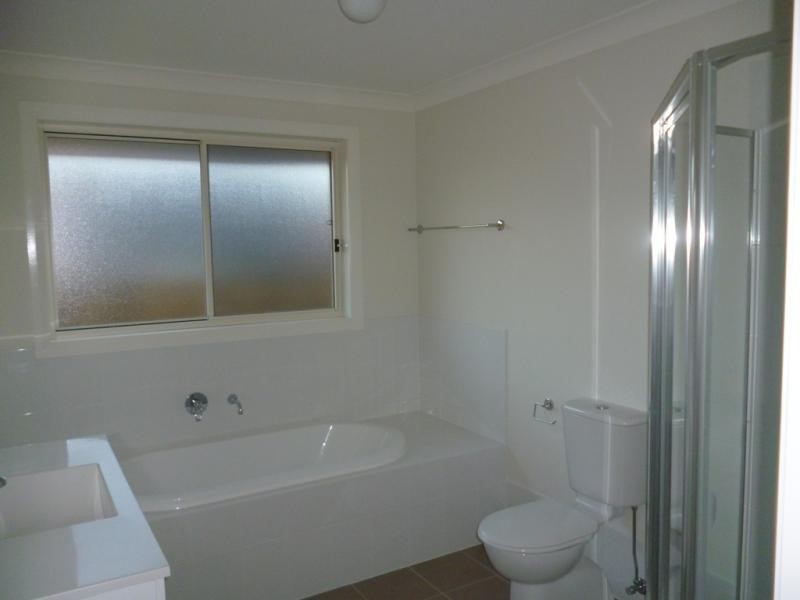 2B Dorset St, Spring Farm NSW 2570