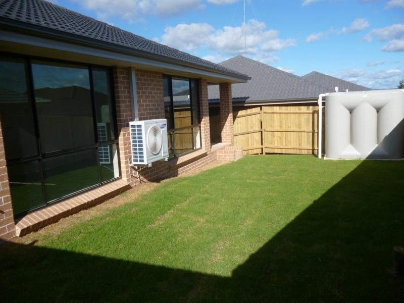 17B Dewpoint Dr, Spring Farm NSW 2570