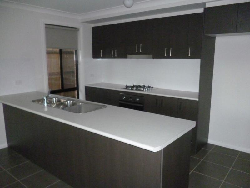 17B Dewpoint Dr, Spring Farm NSW 2570