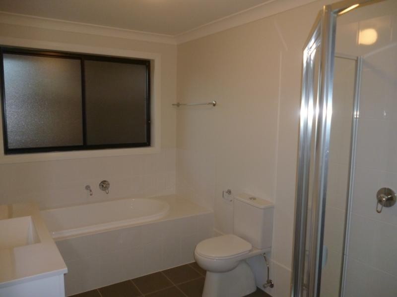 17B Dewpoint Dr, Spring Farm NSW 2570