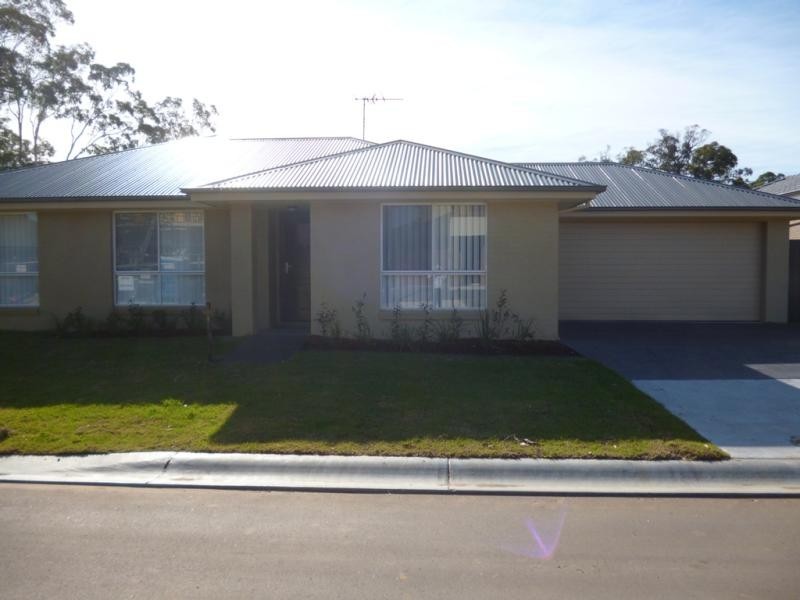 19 Stringybark Rd, Ropes Crossing NSW 2760