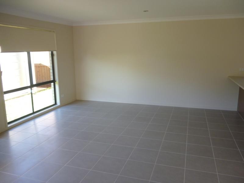 20 Tall Trees Dr, Glenmore Park NSW 2745