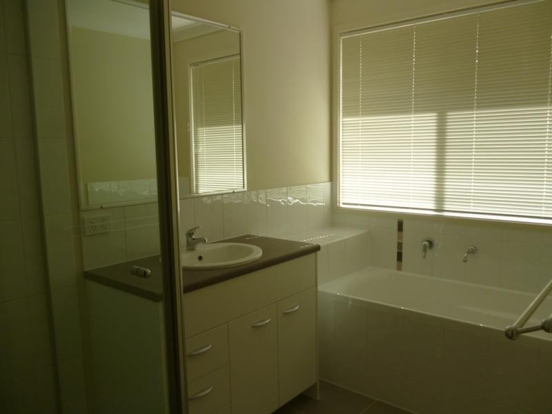 20 Tall Trees Dr, Glenmore Park NSW 2745